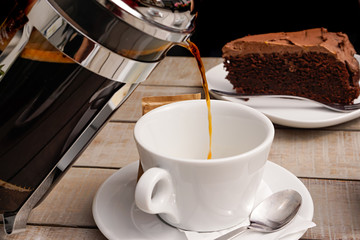 Kaffee und Kuchen, Kaffetasse und Schokoladenkuchen