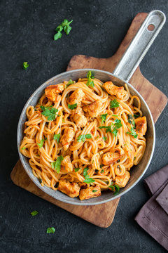 Chicken pasta with tomato sauce