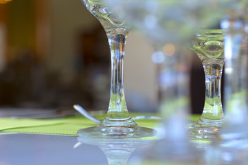 clinking of liquor during a feast