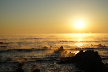 冬の朝の海