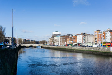 Obraz premium DUBLIN, IRELAND - March 31, 2017: Dublin City Center and river Liffey,Ireland