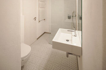 Modern bathroom with floor tiles