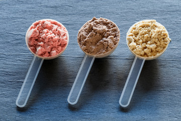 Scoops filled with meal replacement powders