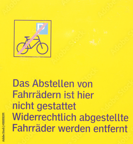 "Schild Fahrrad abstellen verboten" Stockfotos und ...