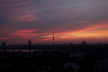 Fototapeta na wymiar Hamburg bei Sonnenuntergang