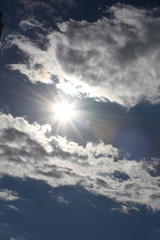 Obraz premium 太陽と青空と雲「空想・雲のモンスター」栄光、光を求めてなどのイメージ