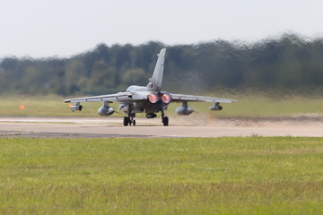 Jet im Einsatz mit Nachbrenner - atomare Teilhabe