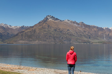 Fototapeta na wymiar New Zealand Queenstown Lake Wakatipu blonde woman looking on the lake