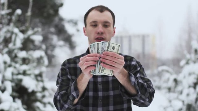a man with dolor bills in his hands