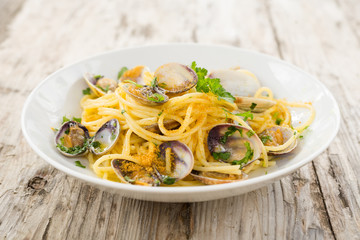 Spaghetti con vongole e bottarga, Cibo Italiano