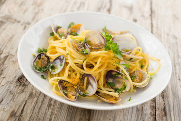 Spaghetti con vongole e bottarga, Cibo Italiano
