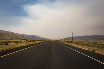 Fototapeta na wymiar open desert road