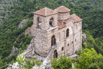Fototapeta na wymiar close up of the Asenova fortress from top, Bulgaria