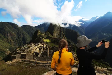 Tuinposter Peru Machu Pichu Travel Tourists Mother Daughter Mountain Panorama Advertisement commercial Work and Holiday © pupx