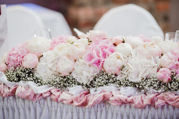 Obraz na płótnie Canvas wedding flowers bride bouquet rings