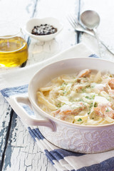 Pasta with salmon and spinach sauce