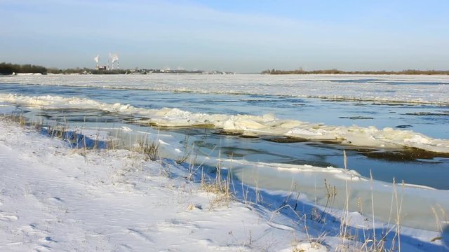 The Volga River only partially froze in January