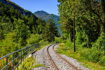 Fototapeta premium Voie ferrée dans les montagnes.