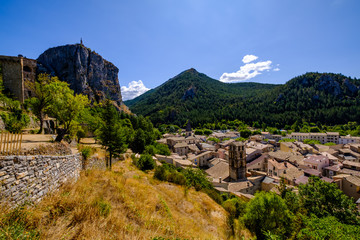 Vue panoramique sur le village de Castellane, Provence, France.