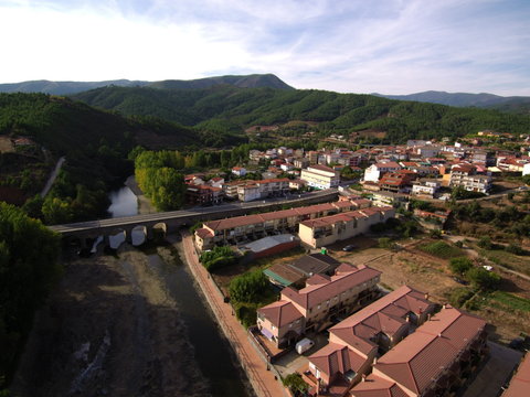 Pinofranqueado es un municipio español, perteneciente a la provincia de Cáceres, en la comunidad autónoma de Extremadura