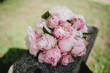 wedding flowers bride bouquet rings