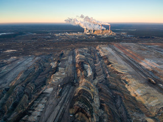 Widok z lotu ptaka na kopalnię odkrywkową węgla brunatnego Bełchatów - obrazy, fototapety, plakaty