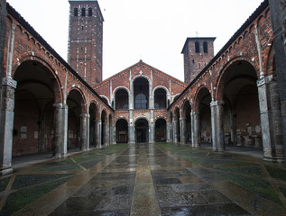 Fototapeta na wymiar beautiful basilica of Milan, Italy,one of the oldest churches in the city