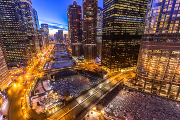 Fototapeta na wymiar Chicago downtown evening skyline
