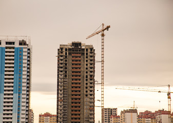 Fototapeta na wymiar Construction of a multi-storey building in the city