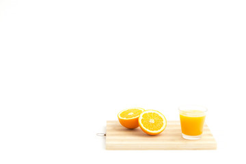 Naklejka premium Half orange and a glass of juice