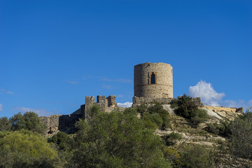 Fototapeta na wymiar restos del antiguo castillo del municipio de Jimena de la Frontera, Andalucía