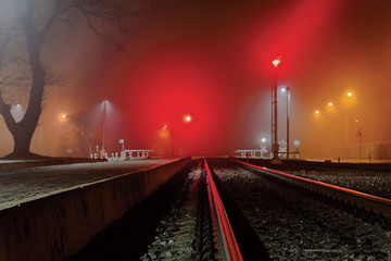 Obraz premium Railway station in the night fog