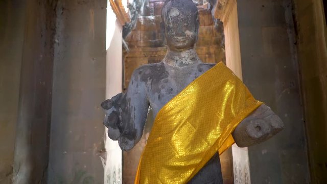 Steadicam of an ancient buddha statue decorated in Angkor Wat.