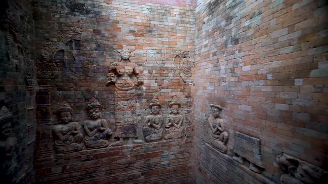 Panning around the interior showing walls of the northernmost tower feature a pair of bas-reliefs of Lakshmi, Vishnu's consort, flanked by devotees