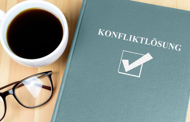 Buch mit der Aufschrift 