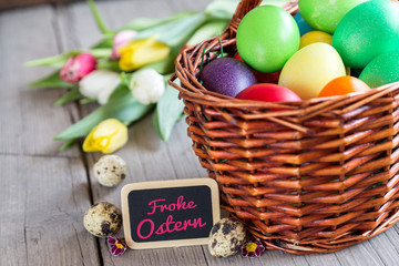 Ostereier in Korb
