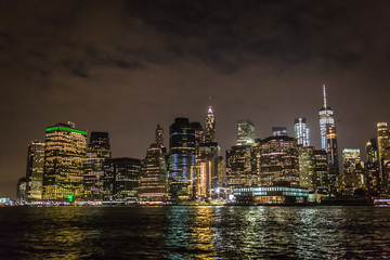 Obraz premium Manhattan skyline by night