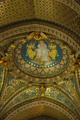 Fototapeta na wymiar Mosaïque et nez de la basilique Notre-Dame de Fourvière