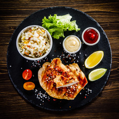 Grilled chicken fillet and vegetables