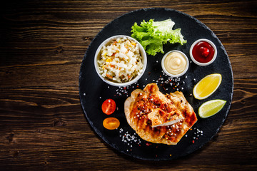 Grilled chicken fillet and vegetables