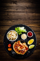 Grilled chicken fillet and vegetables