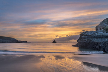 Fototapeta na wymiar Beautiful sunrise landsdcape of idyllic Broadhaven Bay beach on Pembrokeshire Coast in Wales