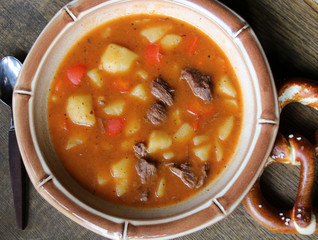deftige Gulaschsuppe