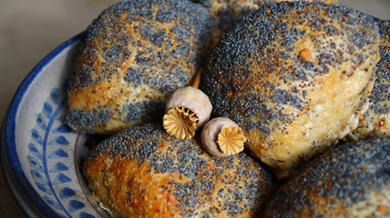 mohnbrötchen und mohnkapseln