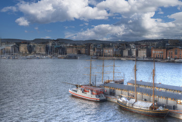 Fototapeta na wymiar The port in the city of Oslo.