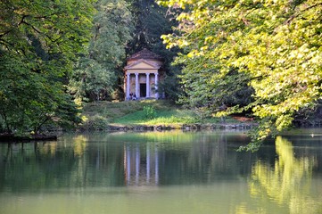 Parco di Monza tempietto e lago