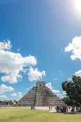 mayan pyramide in chichen itza mexico