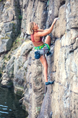 girl climbs the rock