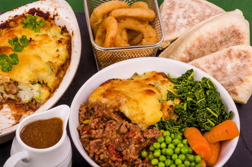 Shepherd’s Pie Dinner
Shepherds Pie topped with Colcannon potato, with a selection of fresh vegetables and Irish Stout battered onion rings and Sourdough Flat Bread.
