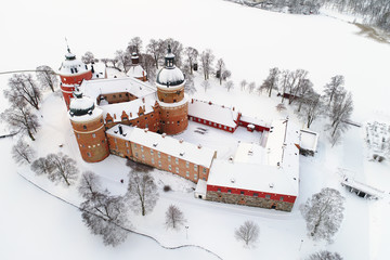 Flygfoto över ett vintrigt Gripsholms slott © Roland Magnusson